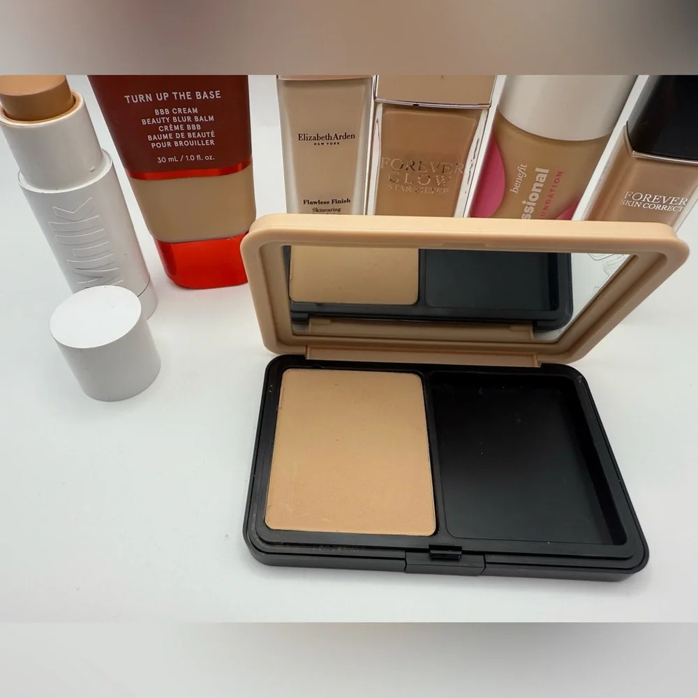 BUNDLE LOT OF VARIOUS LIGHT/NEUTRAL HIGH-END FOUNDATIONS - AS IS